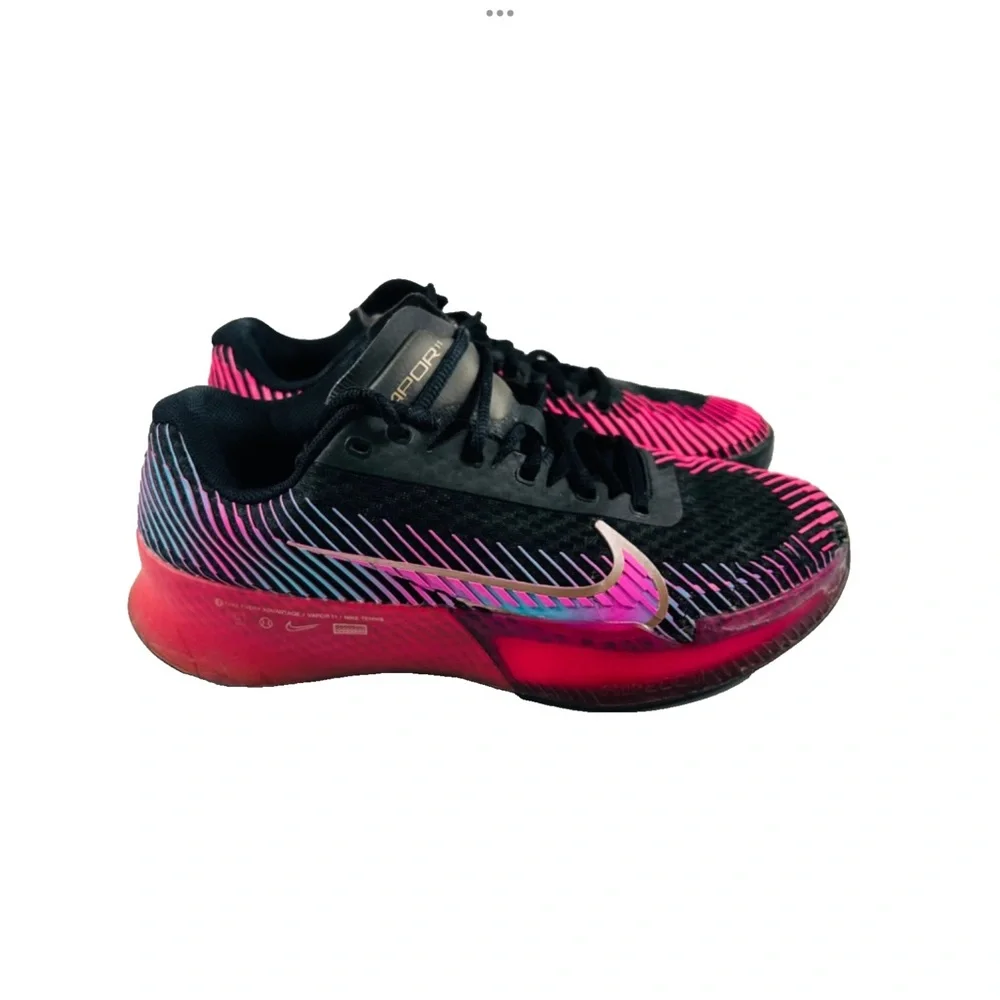 Nike Women’s Black Pink Gradient Training Sneakers